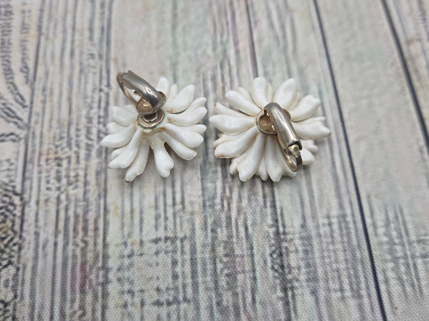 Vintage Plastic Daisy Chain Necklace & Earring Set