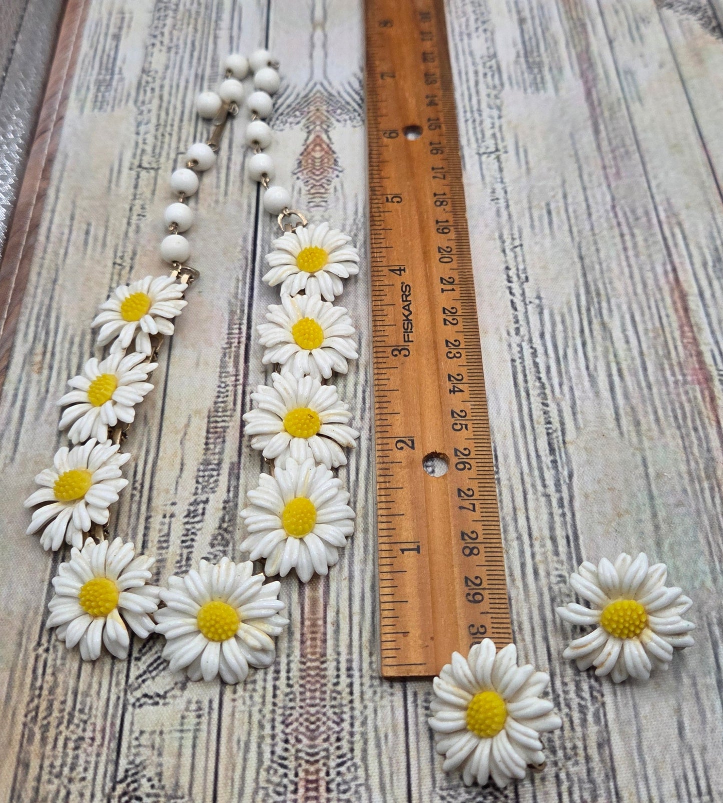 Vintage Plastic Daisy Chain Necklace & Earring Set