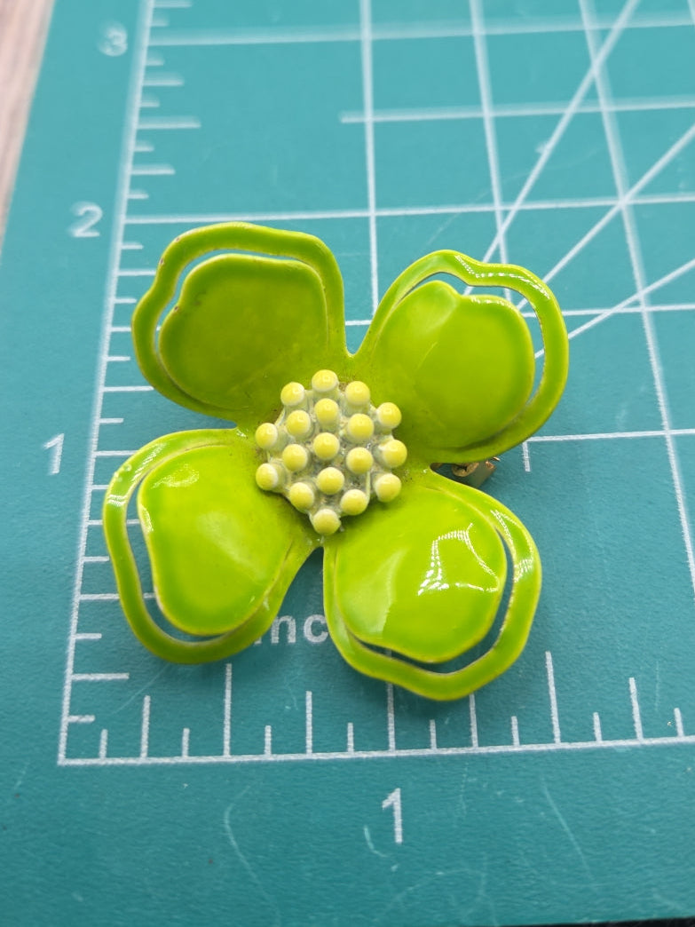 Vintage small green flower brooch 1960's  dainty but strong