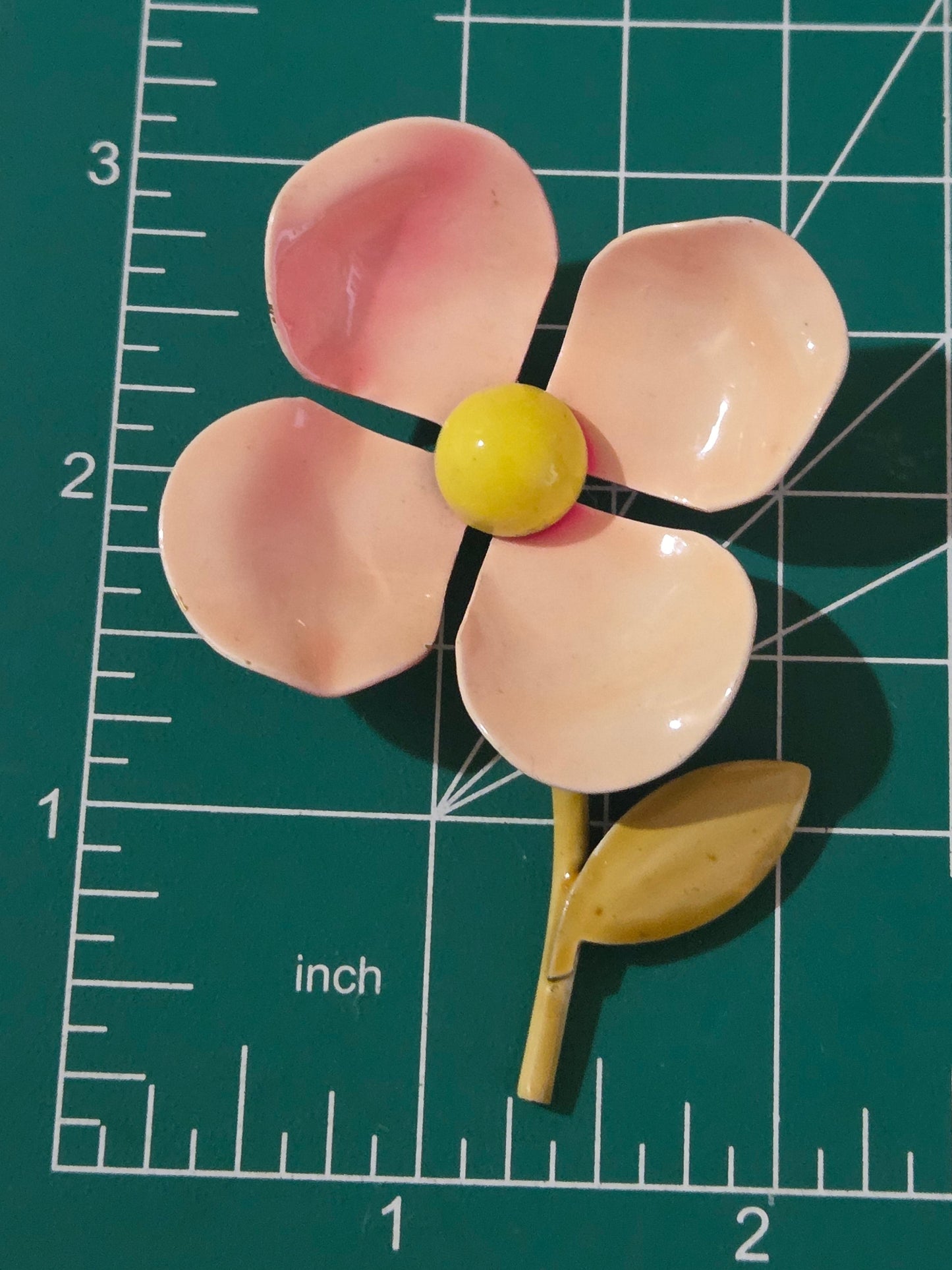 Vintage pink daisy with a light yellow center flower brooch metal pretty in pink