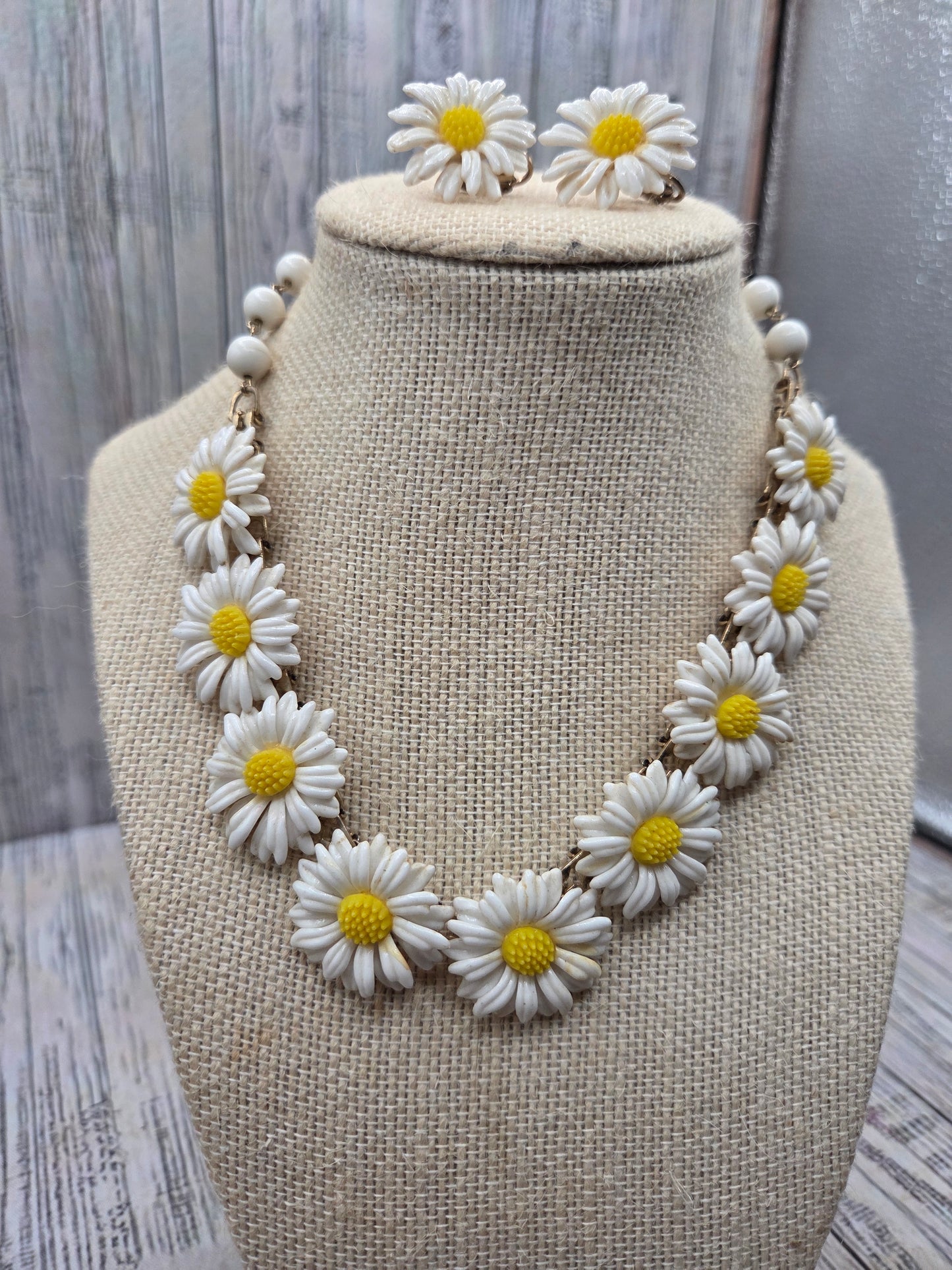 Vintage Plastic Daisy Chain Necklace & Earring Set