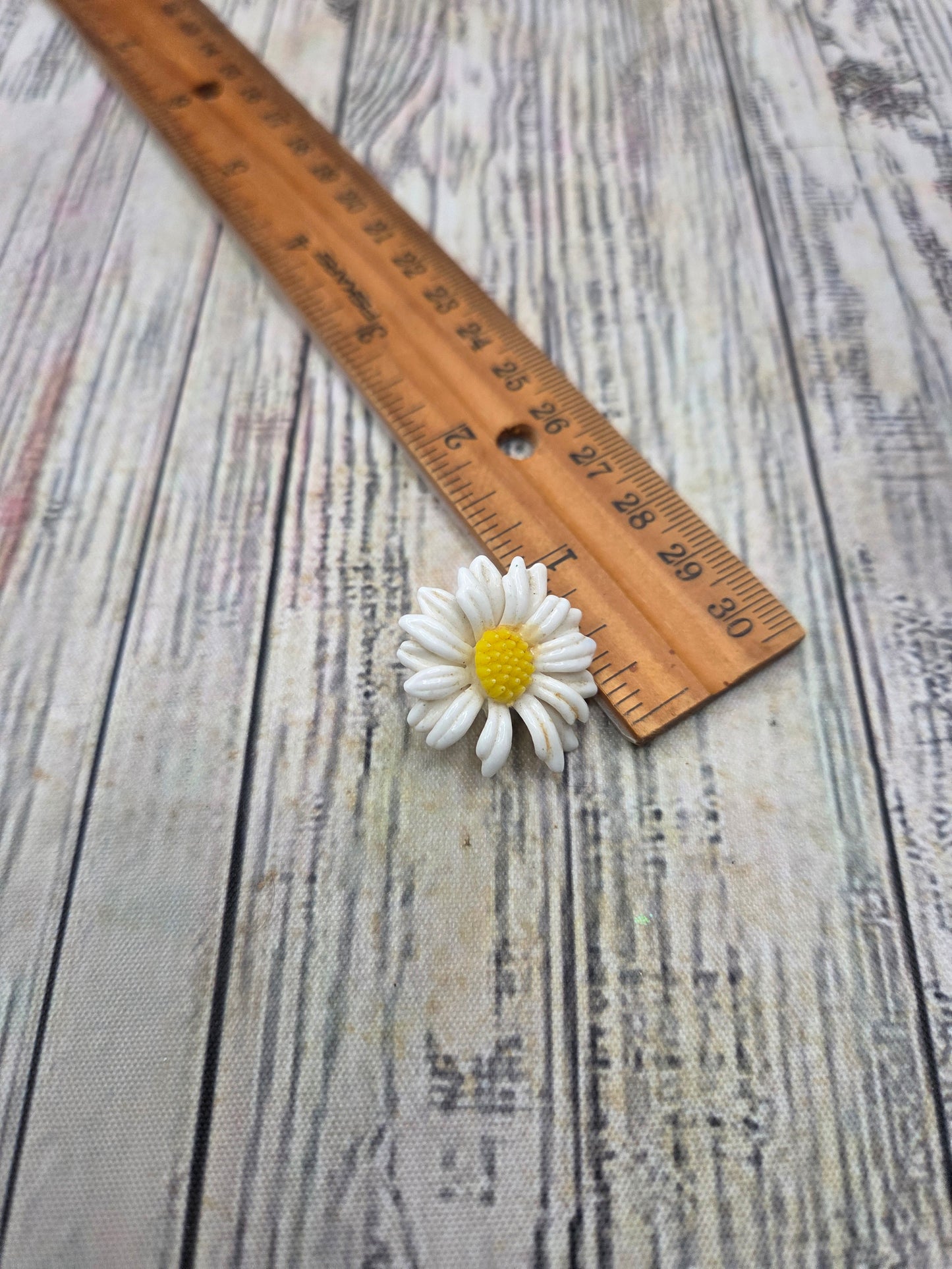 Vintage Plastic Daisy Chain Necklace & Earring Set